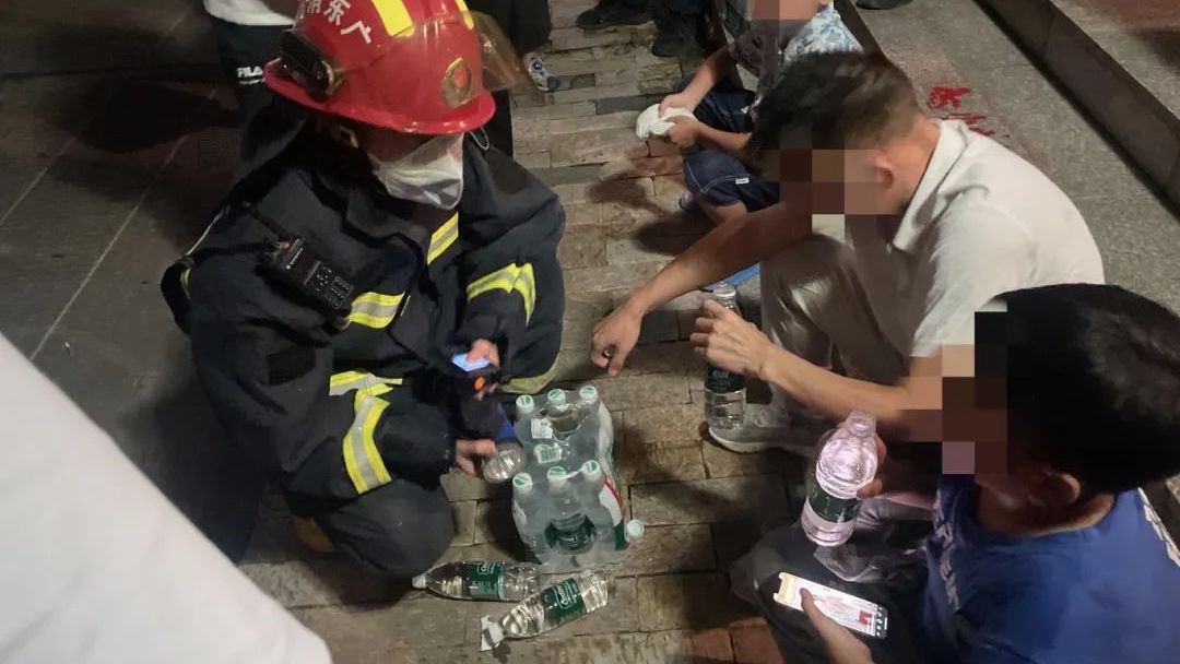 家中失火，中山10岁男孩“教科书式”报火警自救