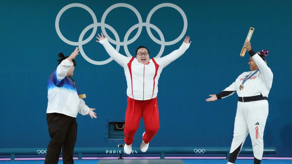 Li Wenwen clinches 40th gold for China with weightlifting women's +81kg victory