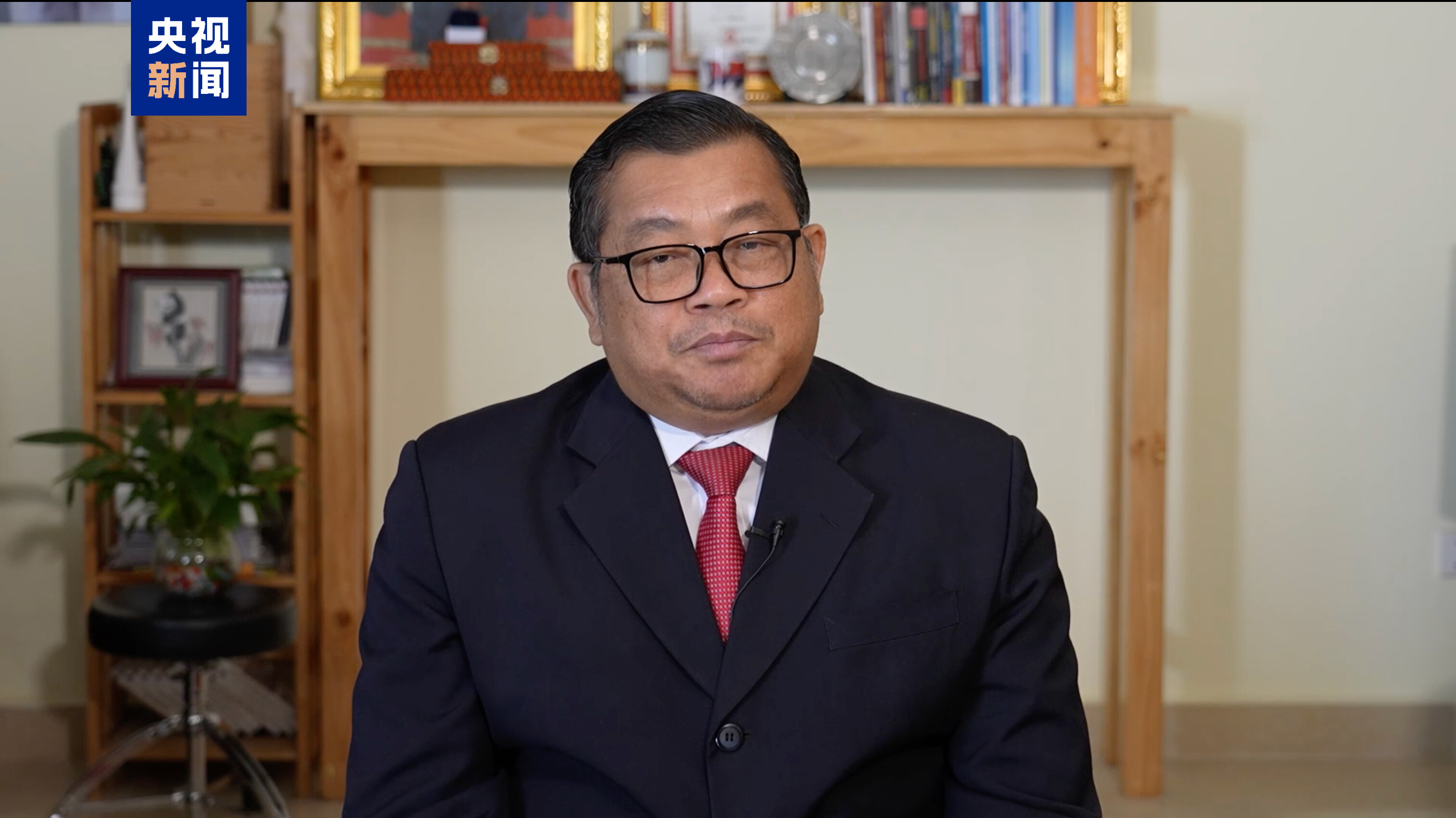 △柬埔寨新闻部国务秘书谢占波立波