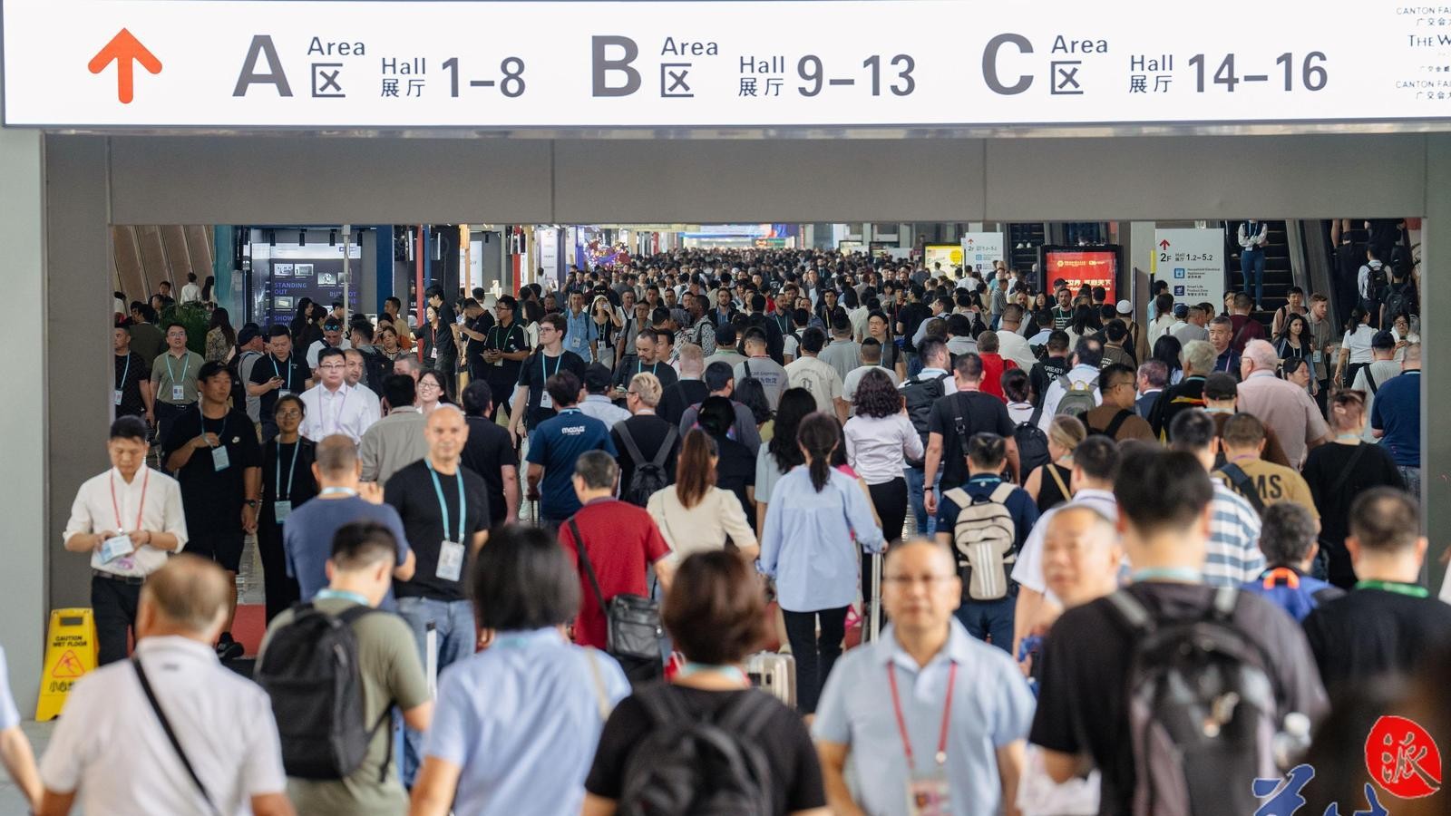 How does the Canton Fair promote China's intelligent manufacturing to the world?