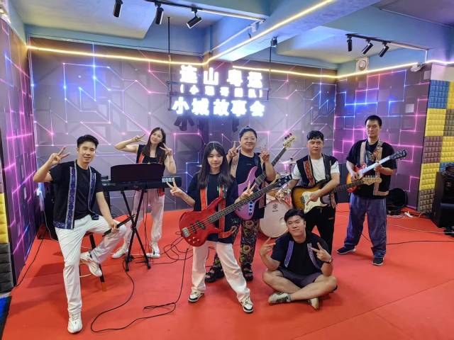 不少音乐人来访乐队交流共创。  