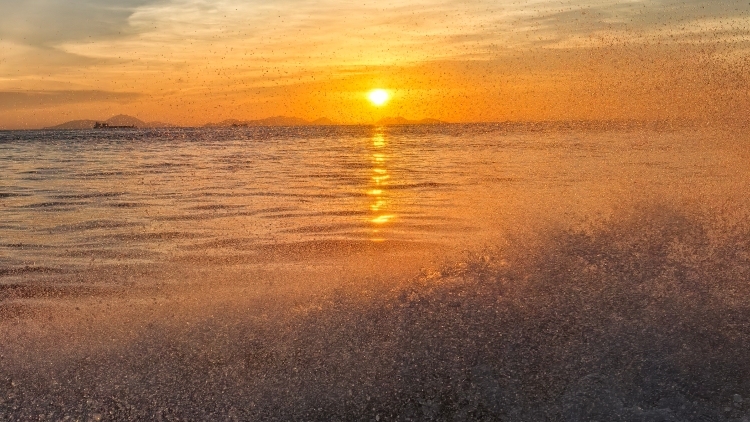 伶仃洋夕阳：绸缎上的时光