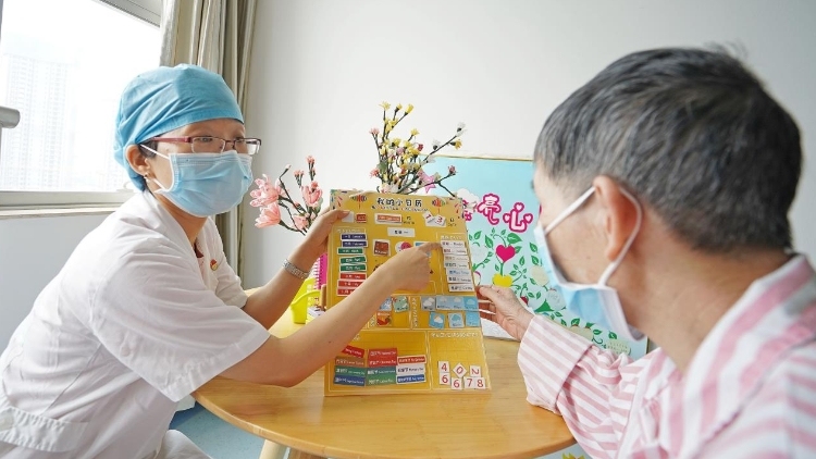 手术治疗“老年痴呆”，靠谱吗？｜南方深读