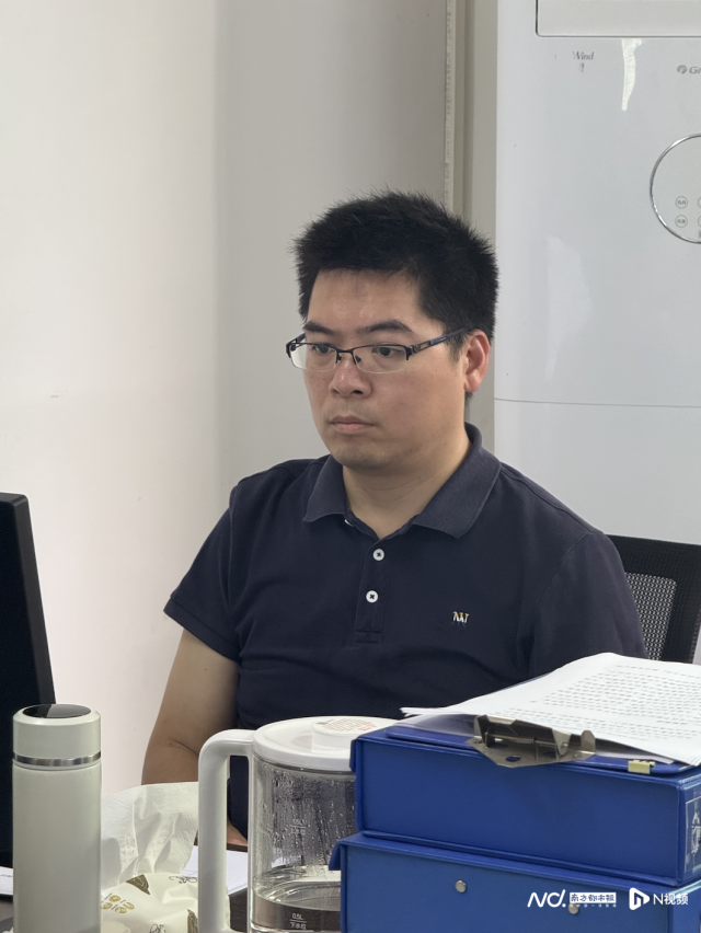 工作中的钟威。南都记者韦娟明摄
