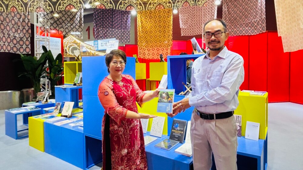 Guangdong as a literary bridge: Nguyen Le Chi brings Chinese stories to Vietnam at Southern China Book Fair
