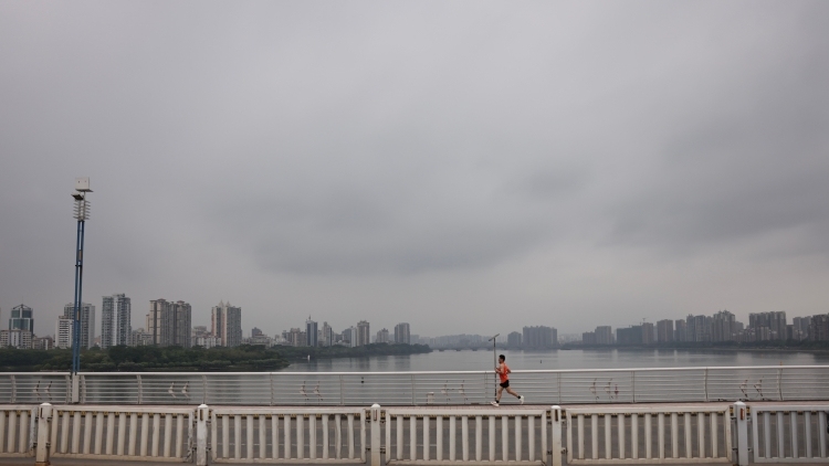 多地发布暴雨红色预警、洪水预警！清远水域全线封航