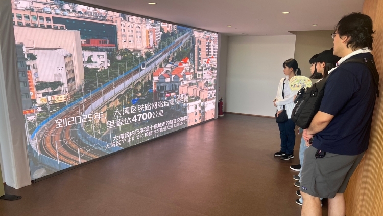 广东形象片亮相大阪世博会  海外华人：想回去感受国内发展