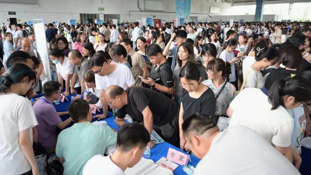 中山体彩助梦高考毕业生，护航普通高校招生咨询会