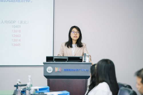 中山大学粤港澳发展研究院副院长李小瑛教授作主题分享