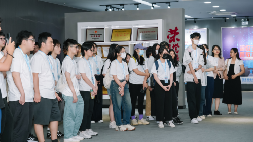 穗港青年开展研学交流 共谋区域协同创新路径