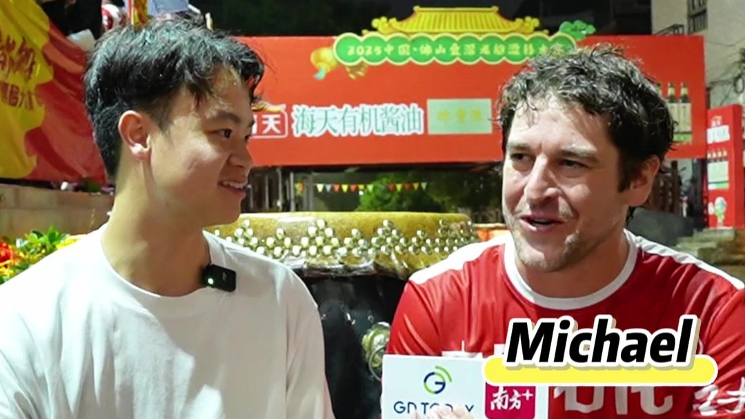 "Hope I won't fall in the water!" First foreigner to join Diejiao dragon boat drift race