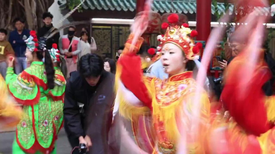 China's 'heroes' dance sparks festivities ahead of Chinese New Year