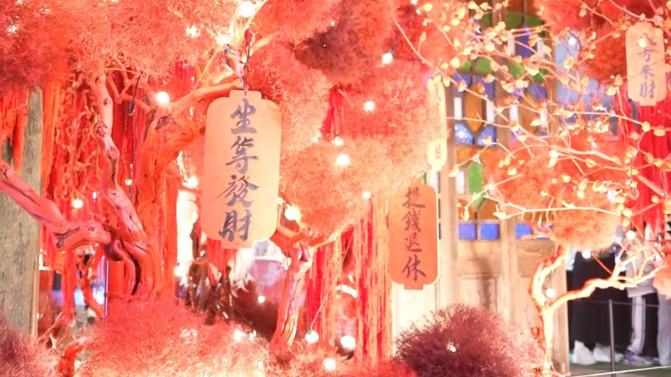 Foshan color lanterns: Festive masterpieces light up the night