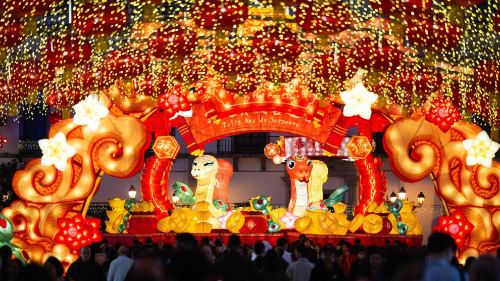 Chine : décorations à l'approche de la fête du Printemps à Macao