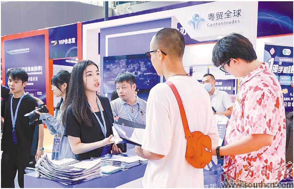 全国1000多家跨境电商企业以及超50个优势产业带齐聚，超100万件特色新品亮相交易会。受访者供图