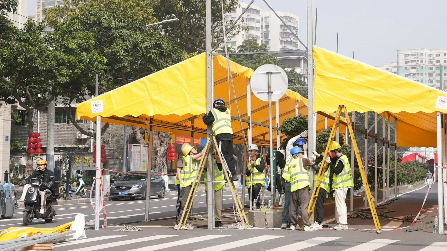 首次设置“双主牌楼”！广州荔湾迎春花市紧锣密鼓搭建中