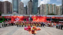 香港观光巴士巡游 逾百名抗疫义工同庆回归祖国25周年 香港观光巴士巡游 逾百名抗疫义工同庆回归祖国25周年