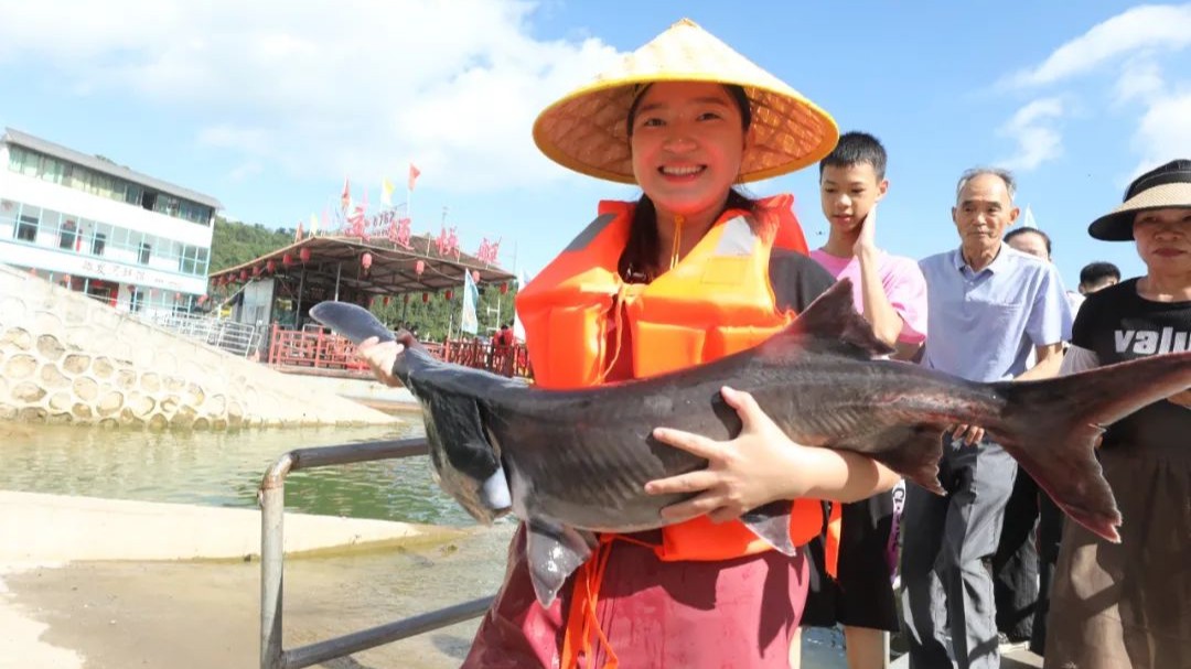 Fishing season opening ceremony of Wanlv Lake in Heyuan held