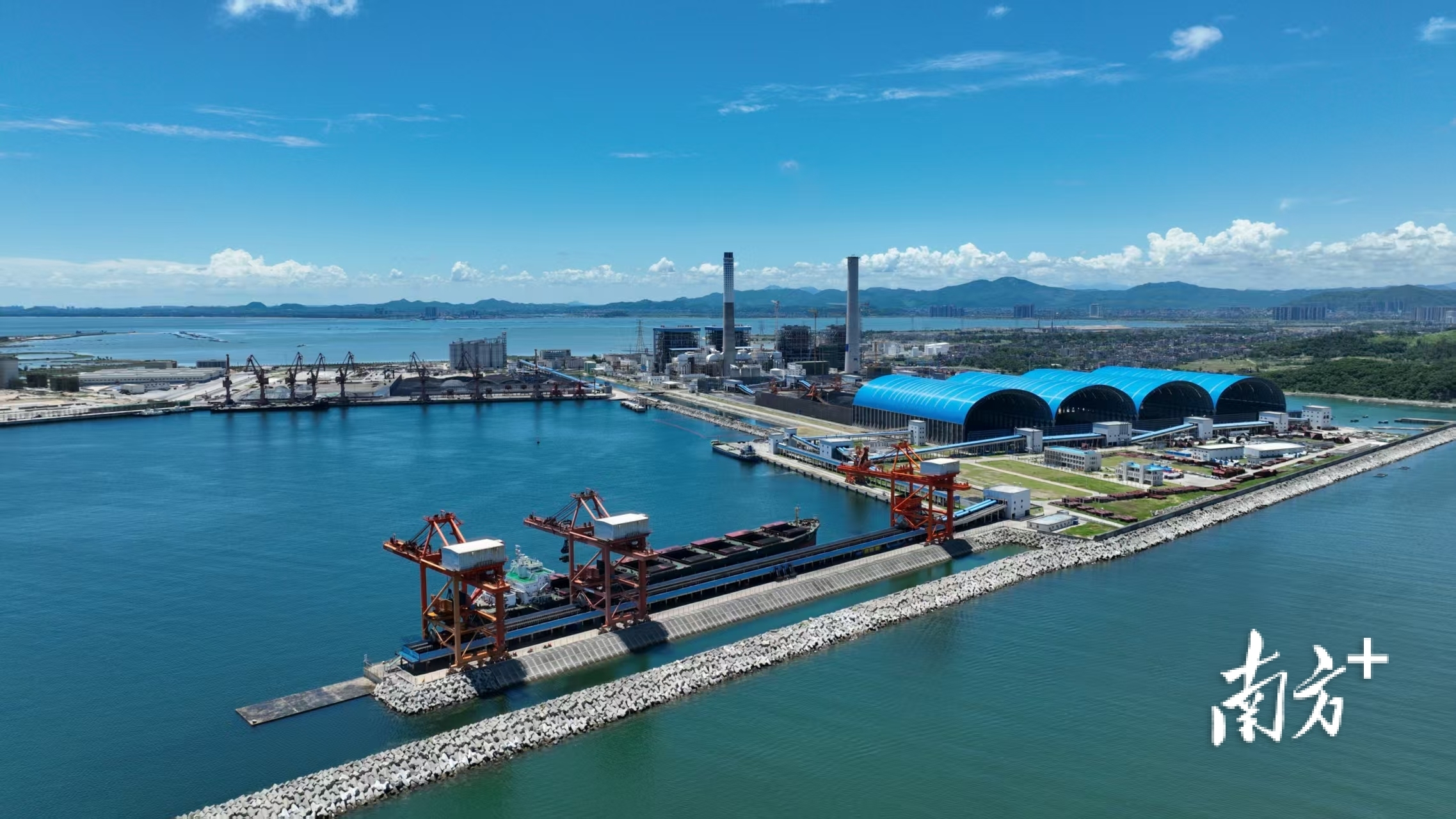 Intelligent customs clearance model cuts logistics costs at Maoming Port