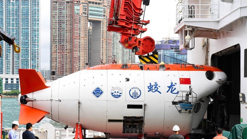 Le submersible habité en eaux profondes chinois Jiaolong pour la première fois à Hong Kong