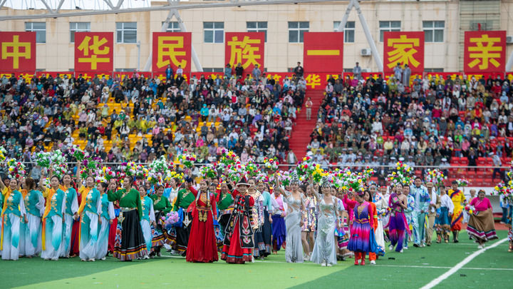 各民族一起来实现中华民族伟大复兴的中国梦