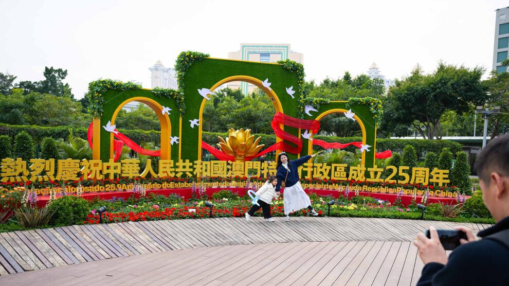 Flower show celebrating 25th anniversary of Macao's return to motherland kicks off