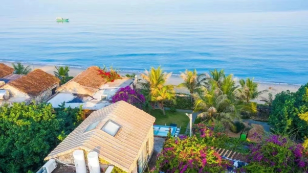 谁能拒绝夏日的海呢？粤西蓝海秘境打卡攻略→