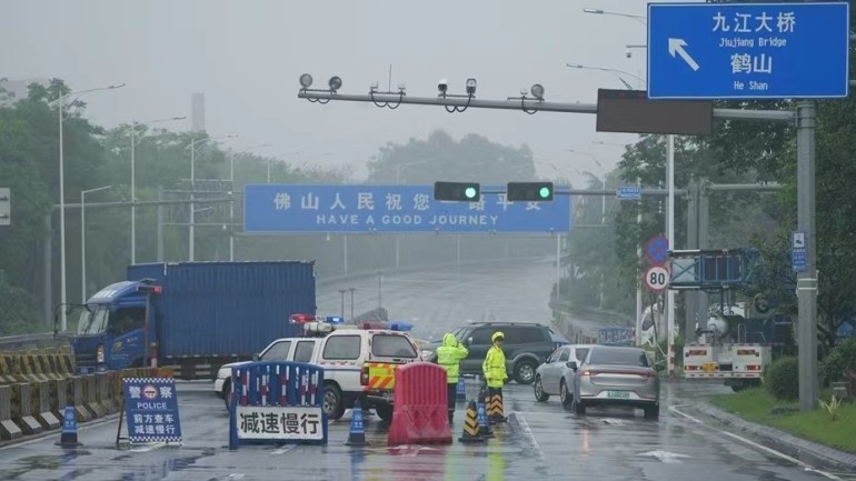Breaking! Foshan Jiujiang Bridge hit by ship, closed to traffic