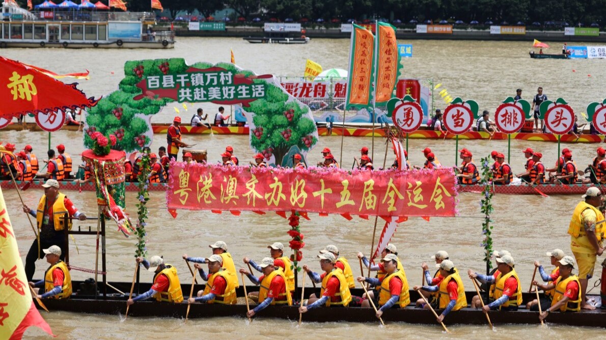 Dragon boating shows Guangdong's dynamic, enthusiastic spirit