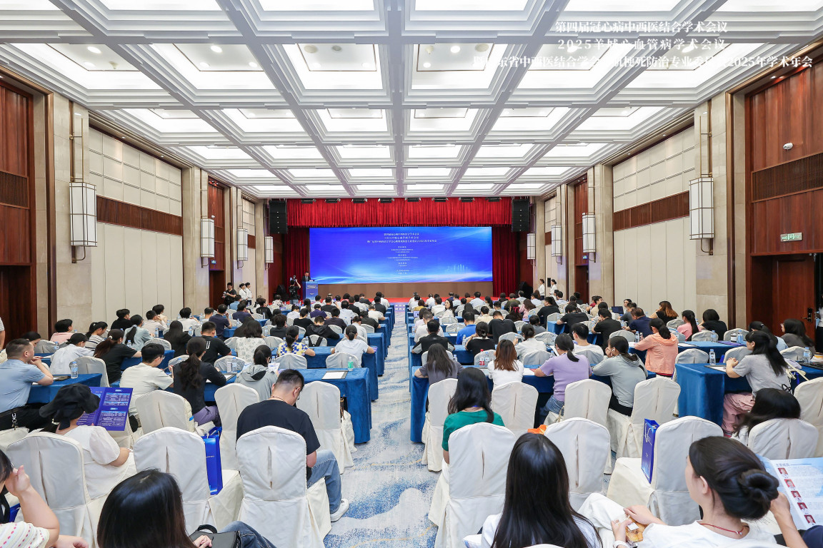 专家和学者聚集在扬昌（Yangcheng