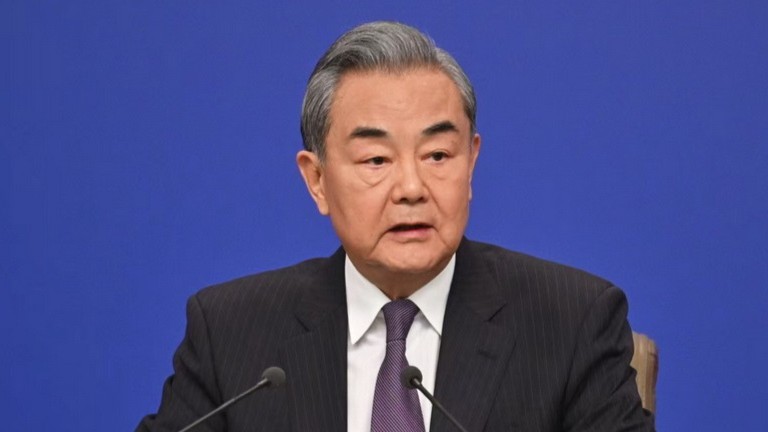 王毅：全球治理倡议正逢其时、指引方向、彰显担当