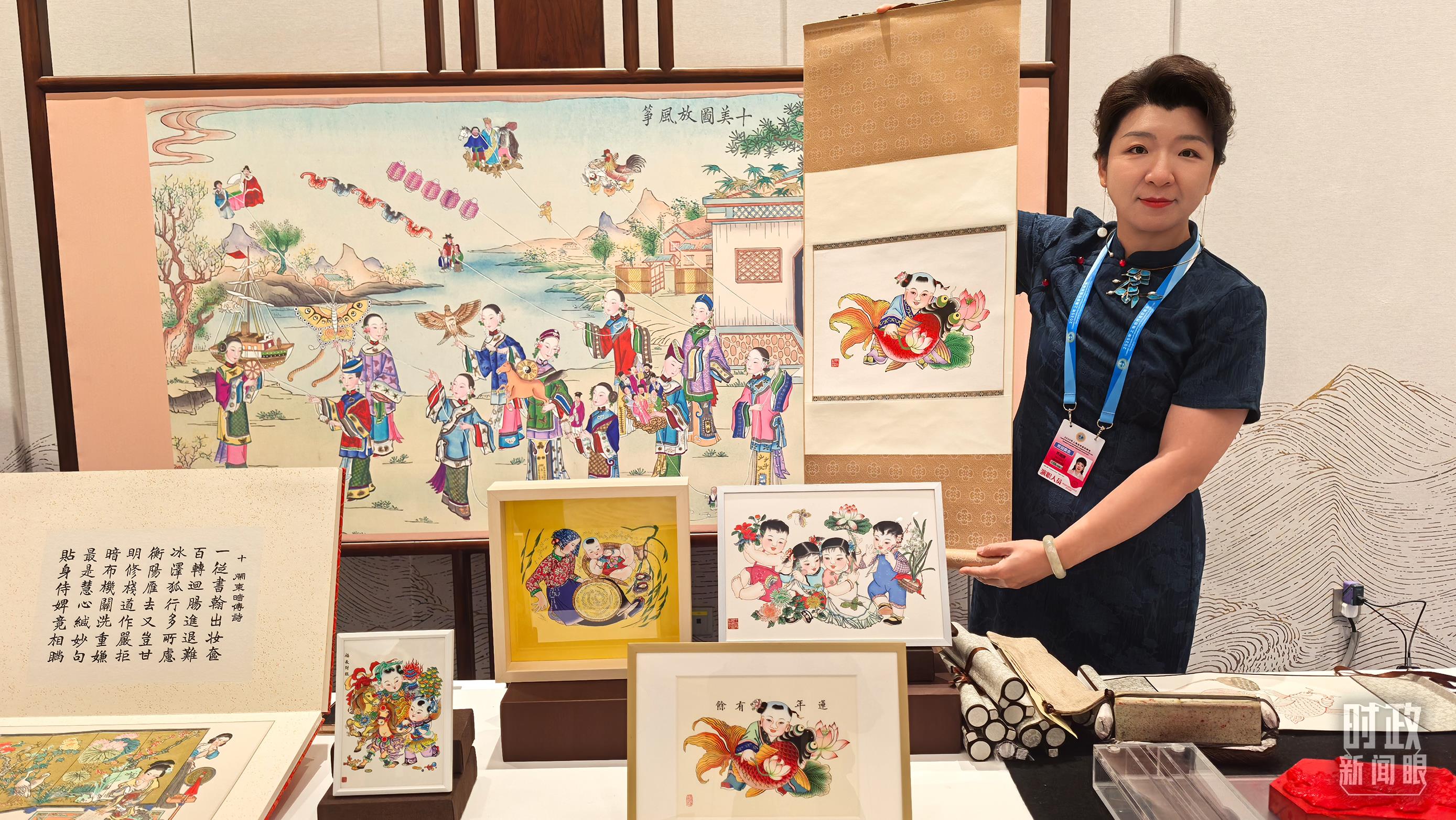 △国际贵宾参观天津非物质文化遗产展示。（总台央视记者王子杭、姚瑶拍摄）