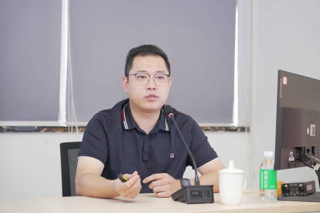 未来岛屿AI CEO李燎原带来小红书炼金术,分享了社交平台+乡村品牌=流量变现的实用“算力与算法”。 未来岛屿AI CEO李燎原带来小红书炼金术,分享了社交平台+乡村品牌=流量变现的实用“算力与算法”。