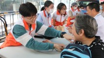 情暖重阳,台湾青年志愿者服务队走进广州社区慰问老人 情暖重阳,台湾青年志愿者服务队走进广州社区慰问老人