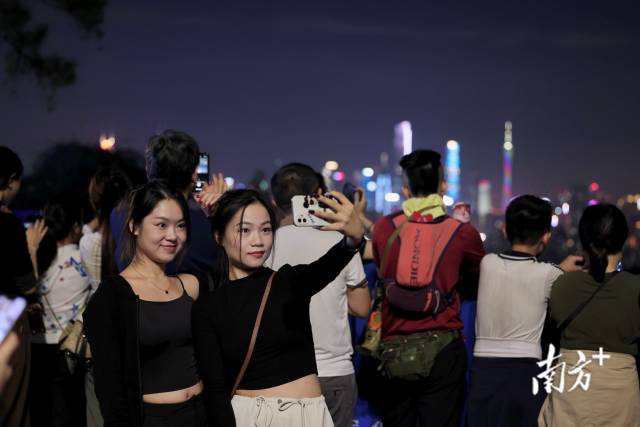 南方+ 万稳龙 拍摄