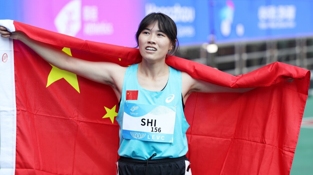 史逸婷打破田径女子200米T36级世界纪录夺冠