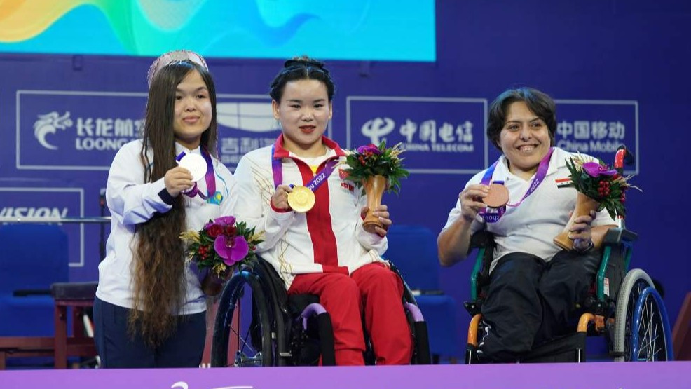 郭玲玲获得亚残运会举重女子41公斤级金牌