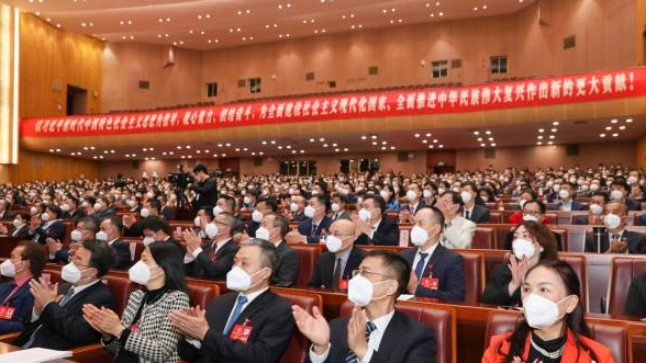 广东省十四届人大一次会议主席团举行第五次会议