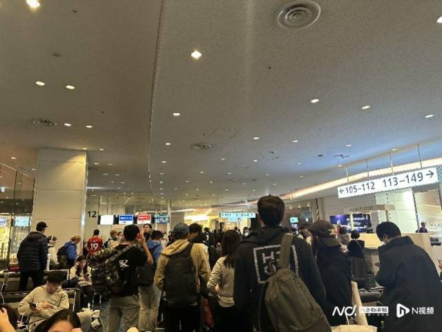 滞留东京羽田机场的中国乘客称准备登机 已有跑道重新开放