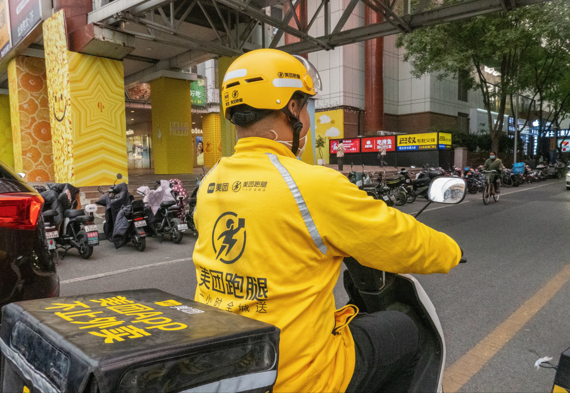 即时达成线下购物新趋势美团跑腿商场订单增14倍周五成下单高峰