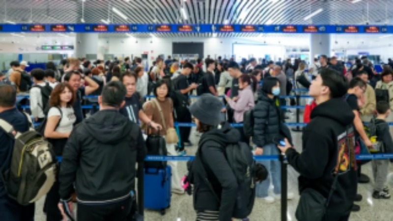 清明假期白云机场口岸出入境12.9万人次，同比增长30%