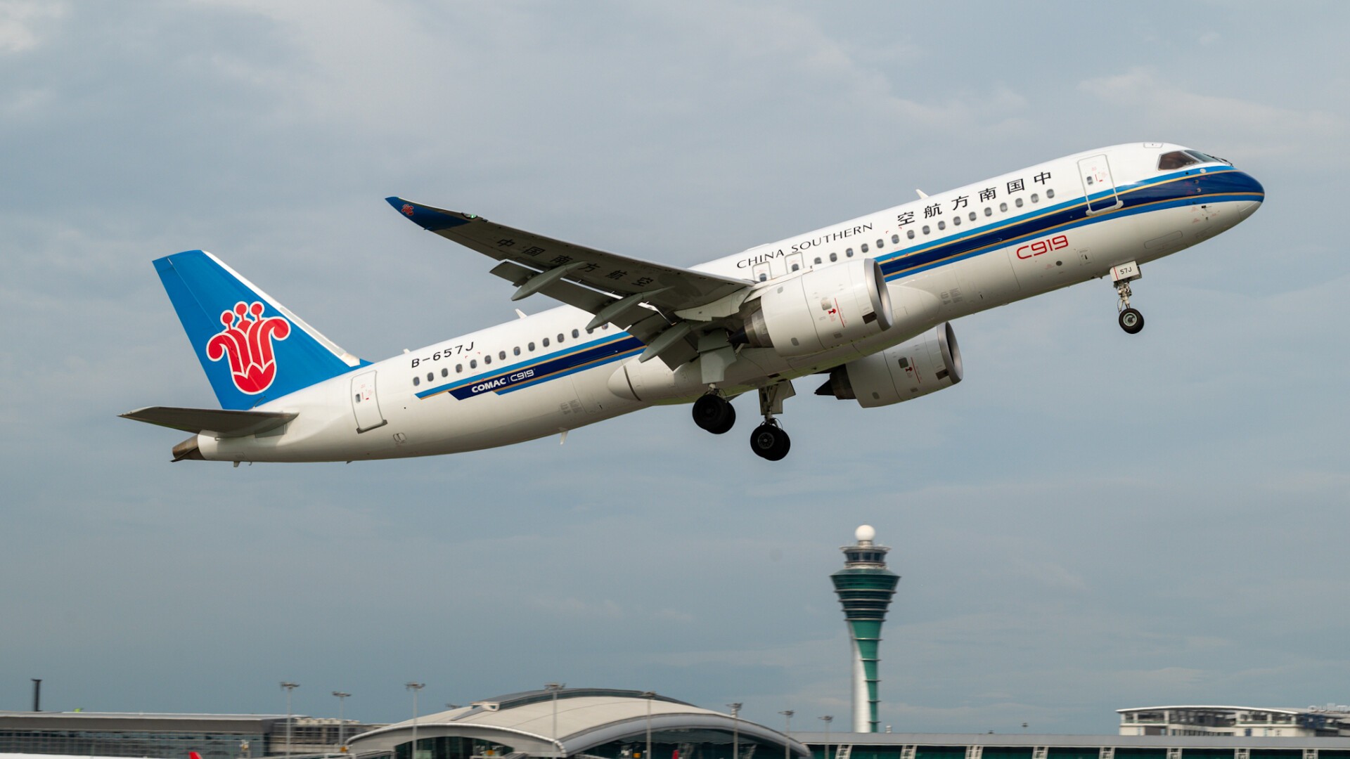 China Southern’s C919 fleet transports 460,000 passengers in first year of service