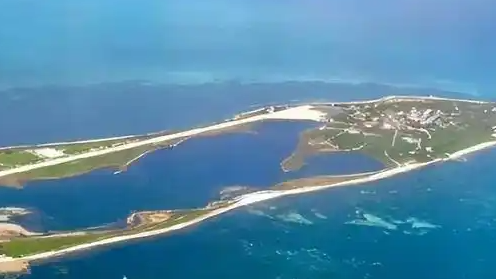 解放军南部战区位黄岩岛领海领空及周边区域组织战备警巡