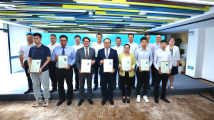 南沙为首批16名港澳人才颁发职称证书,最高为正高级 南沙为首批16名港澳人才颁发职称证书,最高为正高级