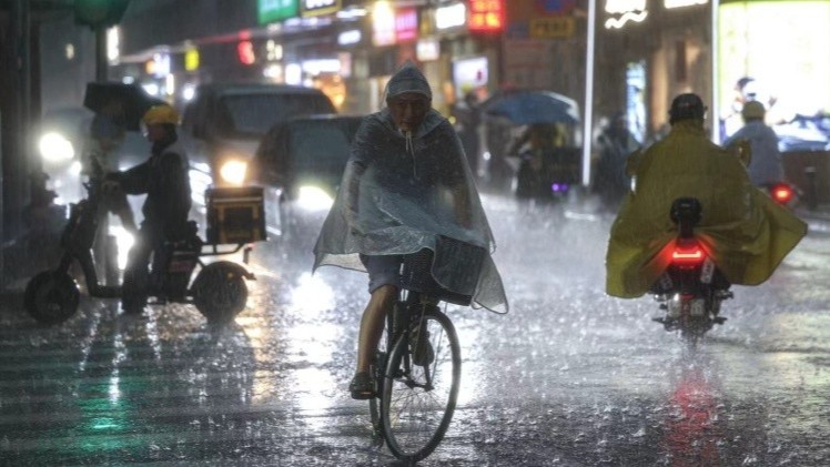 “摩羯”已加强为超强台风级 明日或将在粤琼沿海登陆