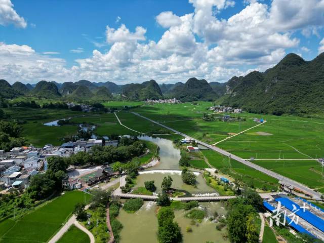 靖西市八德村，基础设施建设提升乡村“颜值”。