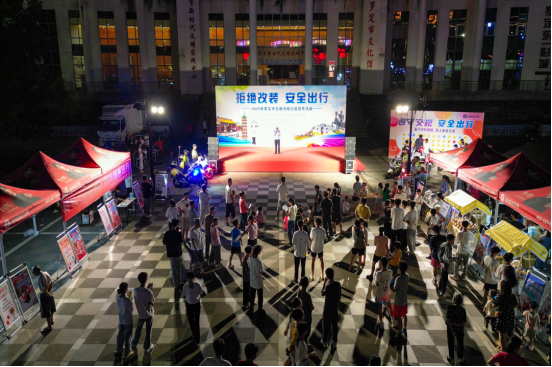 罗定市开展交通法规公益宣传活动 筑牢打击非法改装的“防火墙”