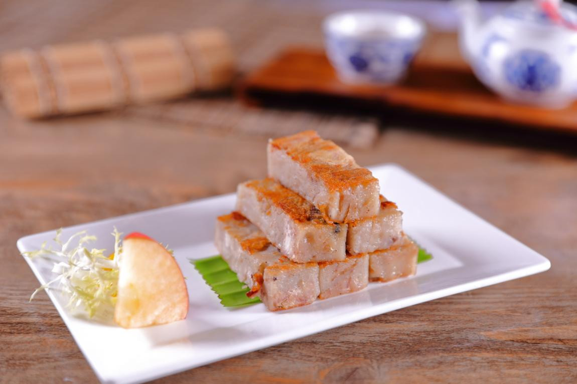 图/芋头糕是广东广州、佛山、潮汕等地的一种传统特色小吃，其材料有粘米粉、芋头、虾米、冬菇、腊肠和腊肉等。