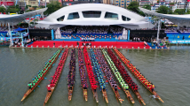 Breathtaking dragon boat race held in Dongguan