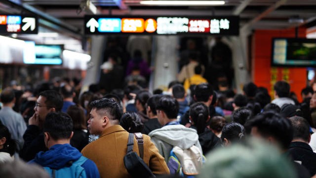 广州地铁部分线路4月6日延长运营1小时，清明可带少量香纸烛宝进站